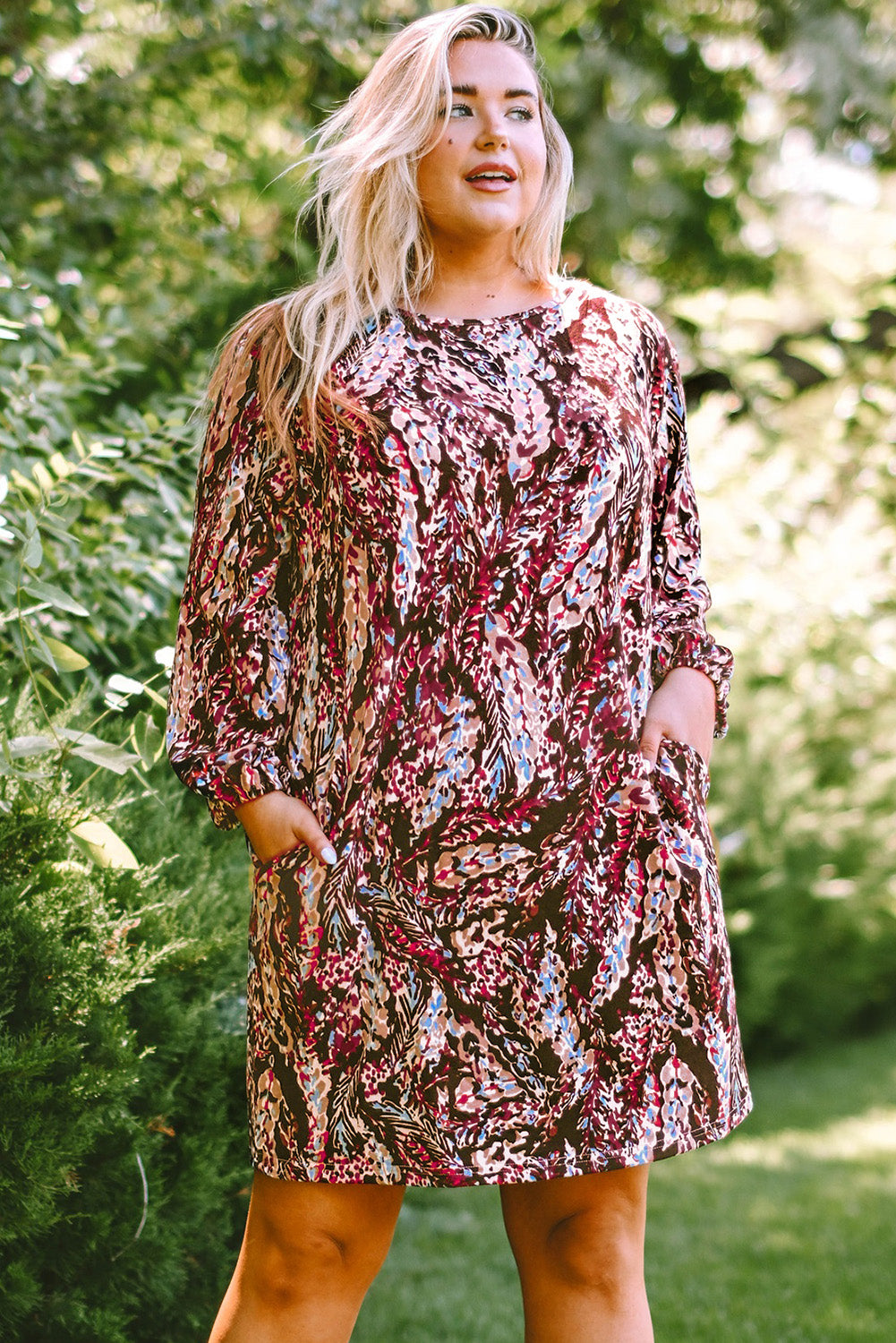 Chic Floral Print Plus Size Mini Dress in Fiery Red