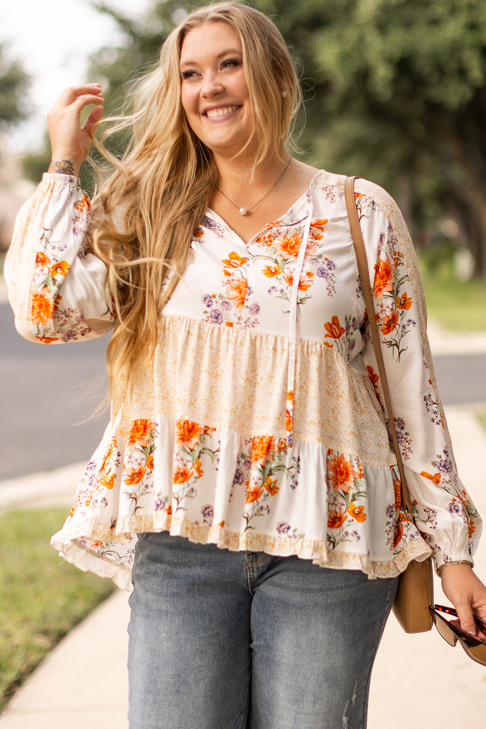 Chic white floral print blouse with puff sleeves for plus sizes