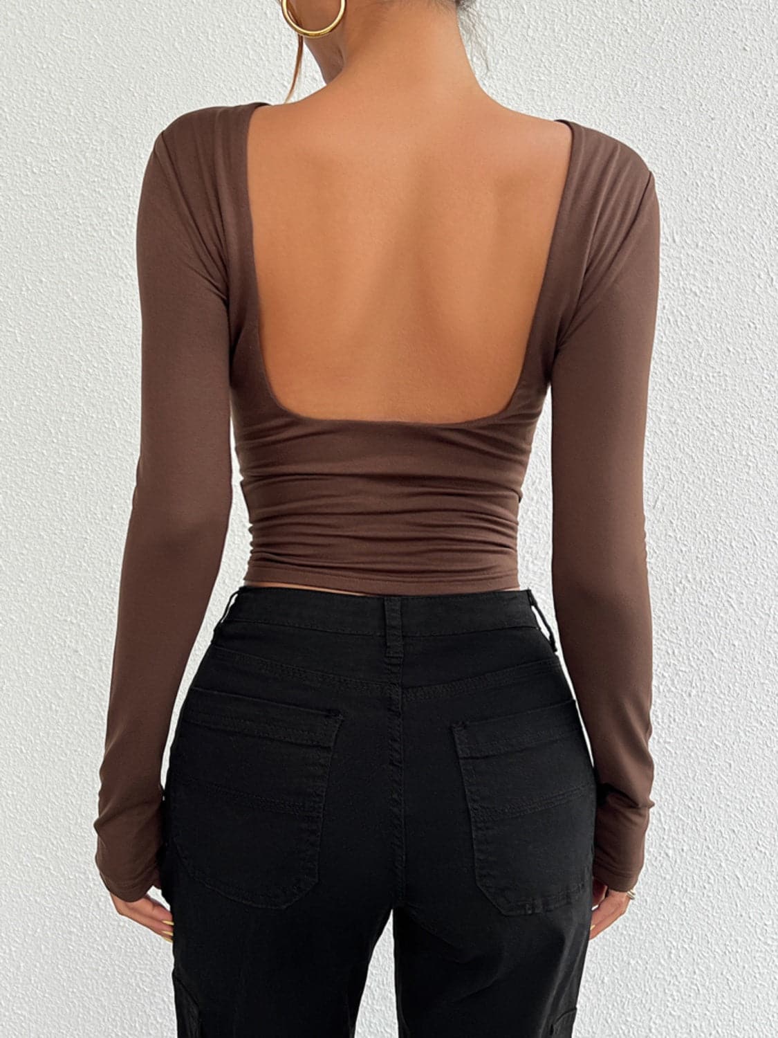 Chic backless long sleeve top with round neck