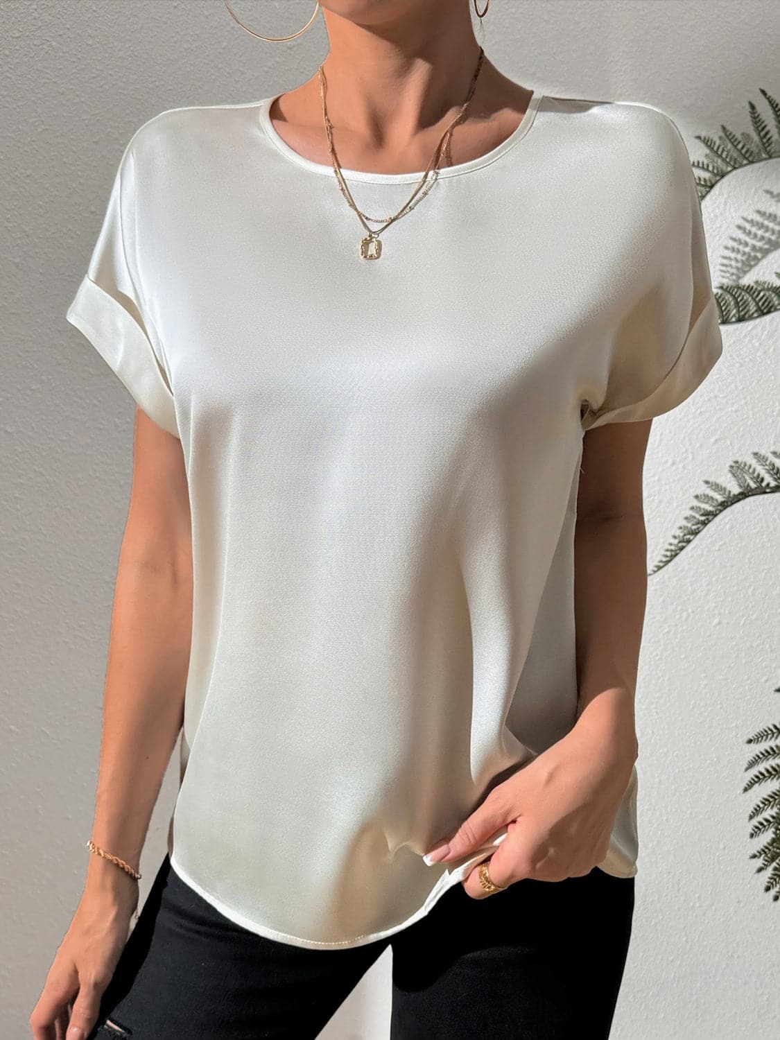 Round Neck Short Sleeve Blouse.