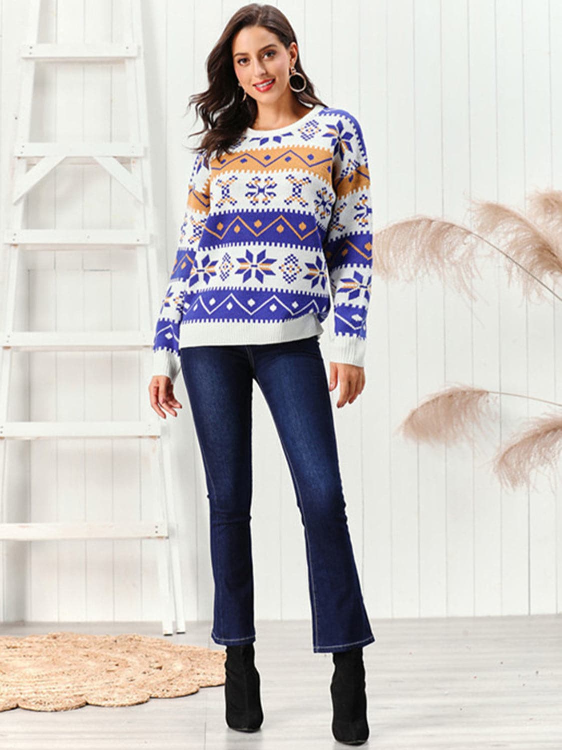 Snowflake Pattern Round Neck Sweater.