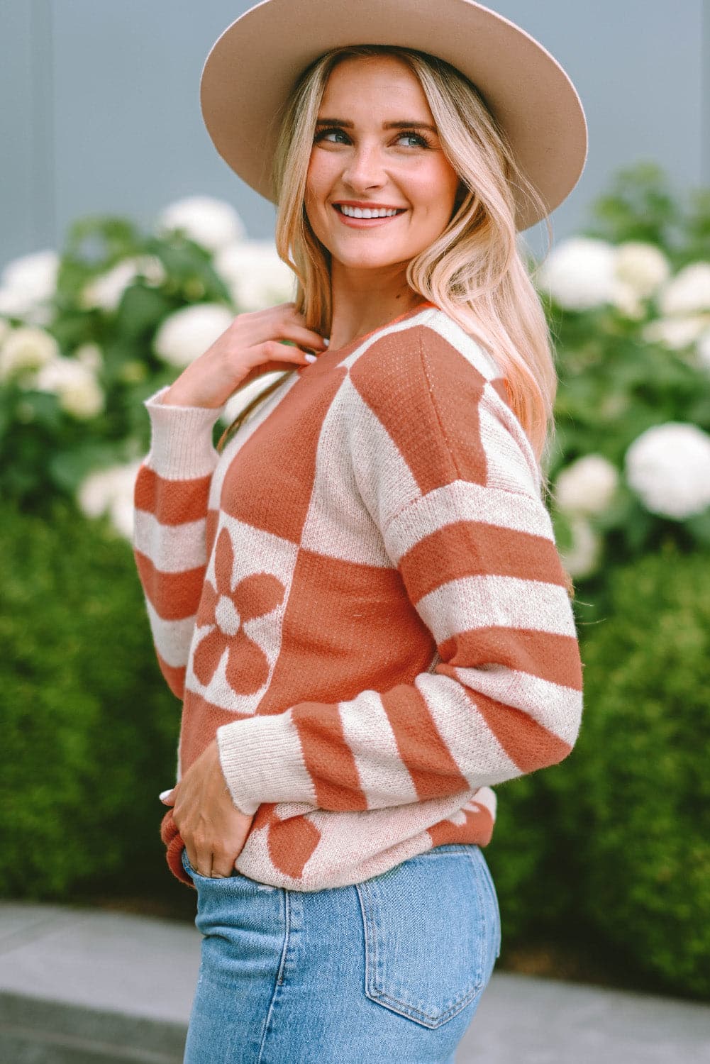 Contrast Round Neck Long Sleeve Sweater.