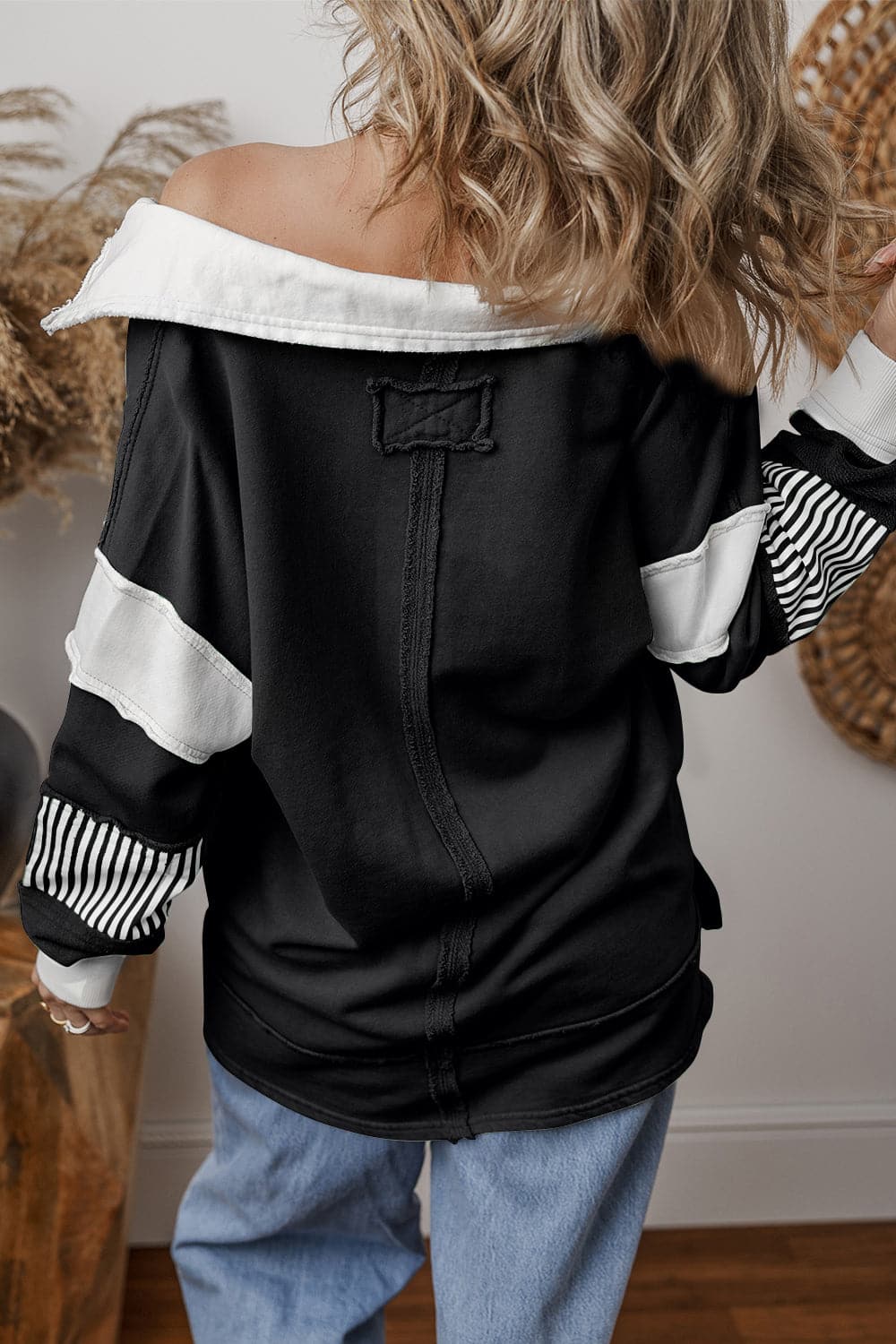 Collared Neck Long Sleeve Sweatshirt.