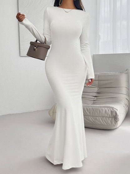 Elegant backless maxi dress with long sleeves and round neck