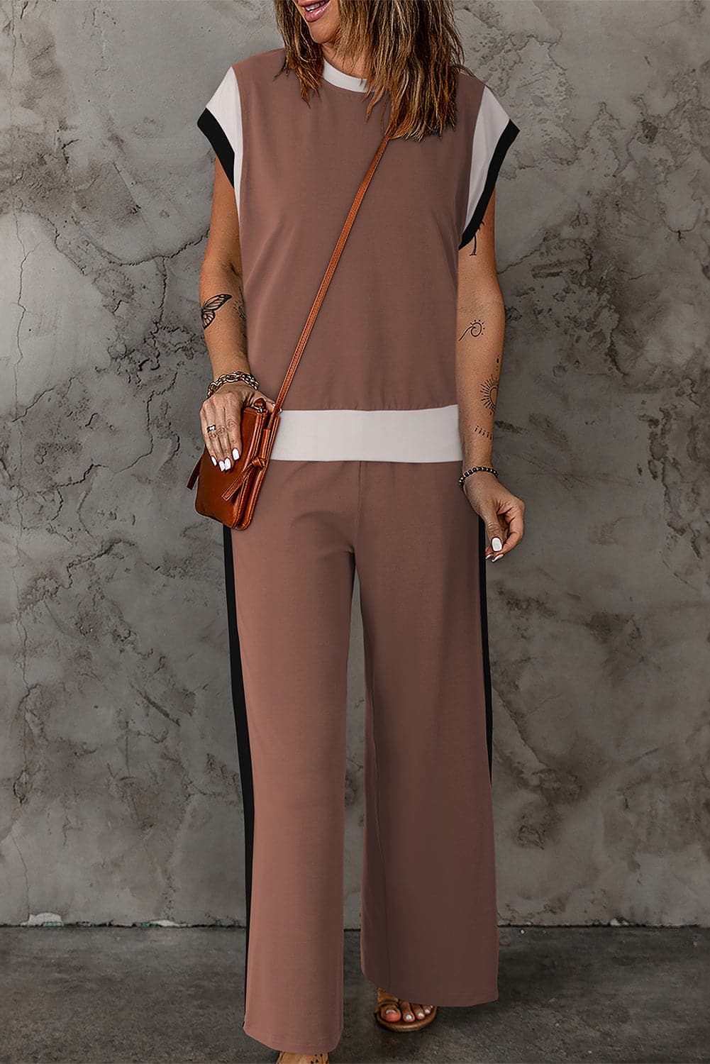 Contrast Round Neck Top and Pants Set.