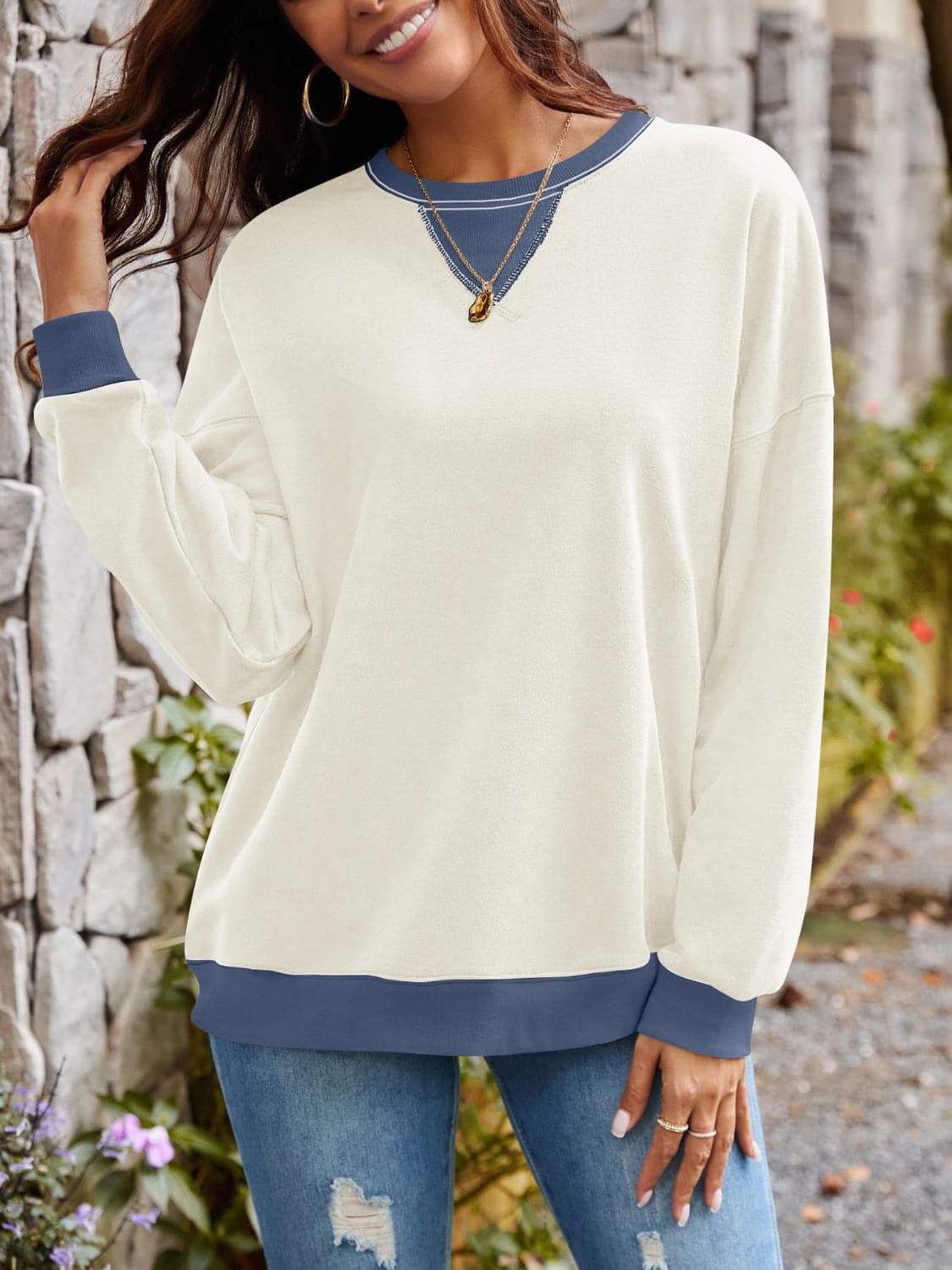 Contrast Round Neck Long Sleeve Sweatshirt.