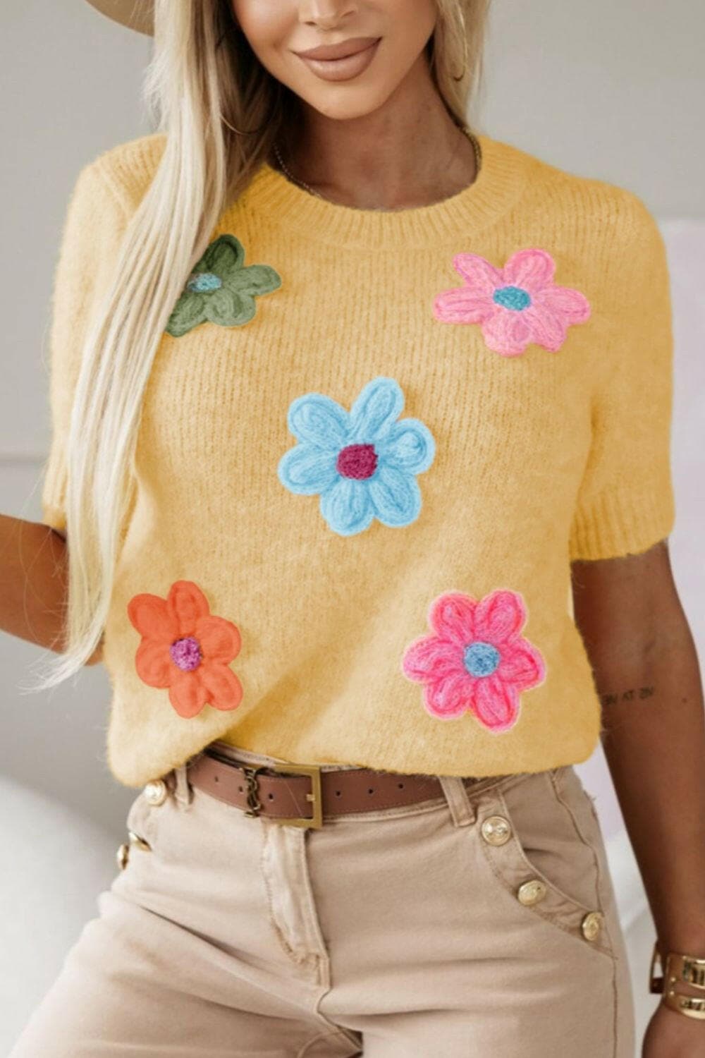 Flower Round Neck Short Sleeve Sweater.