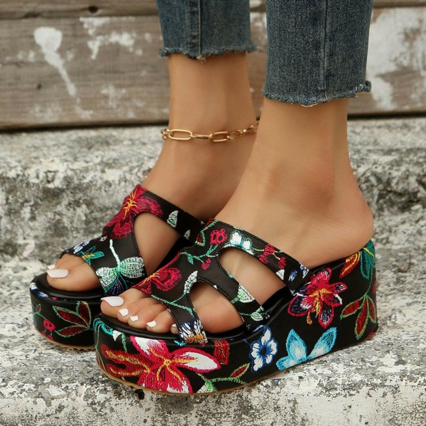 Cutout Floral Peep Toe Sandals.