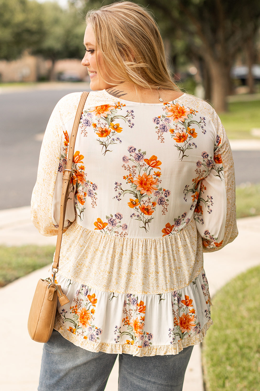 Chic white floral print blouse with puff sleeves for plus sizes