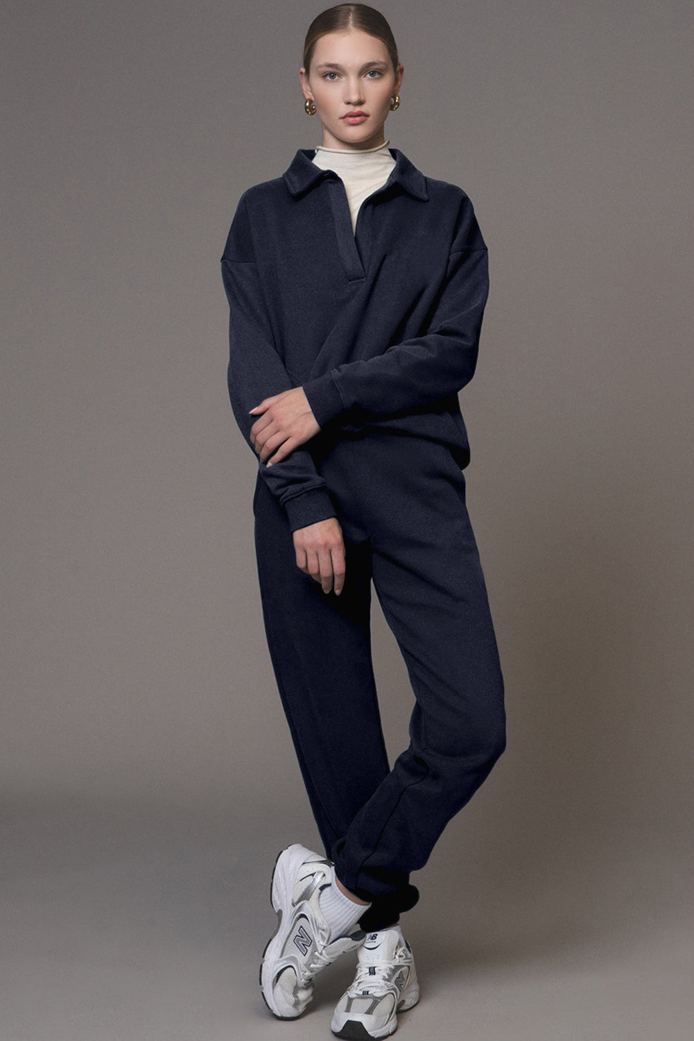 Navy blue pullover and joggers tracksuit with fold-down collar