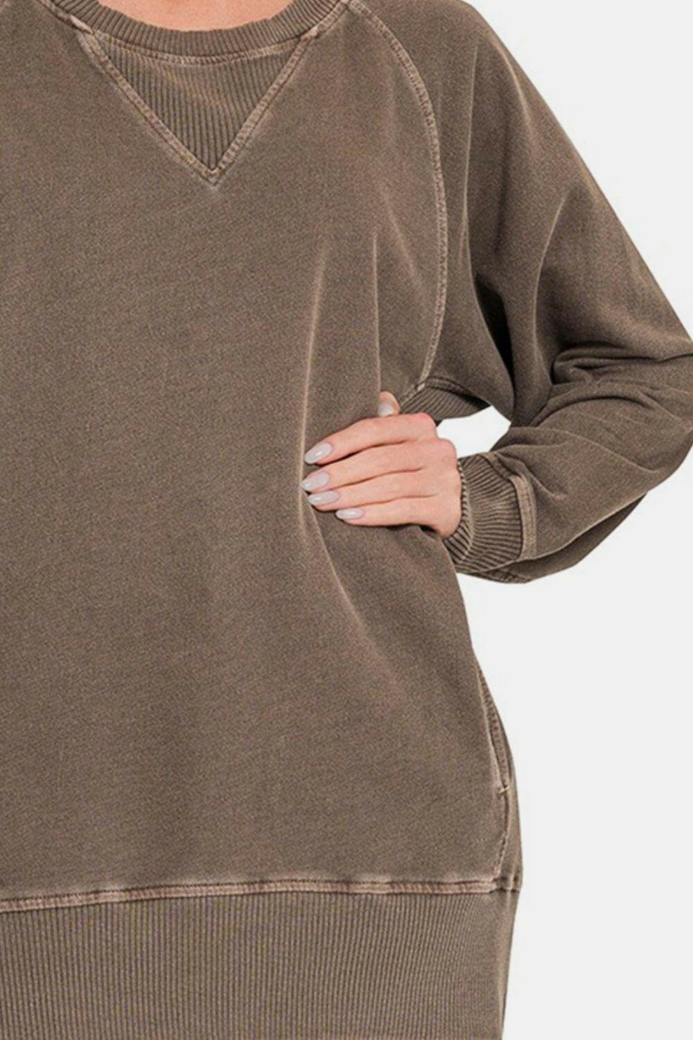 Zenana Round Neck Long Sleeve Sweatshirt.