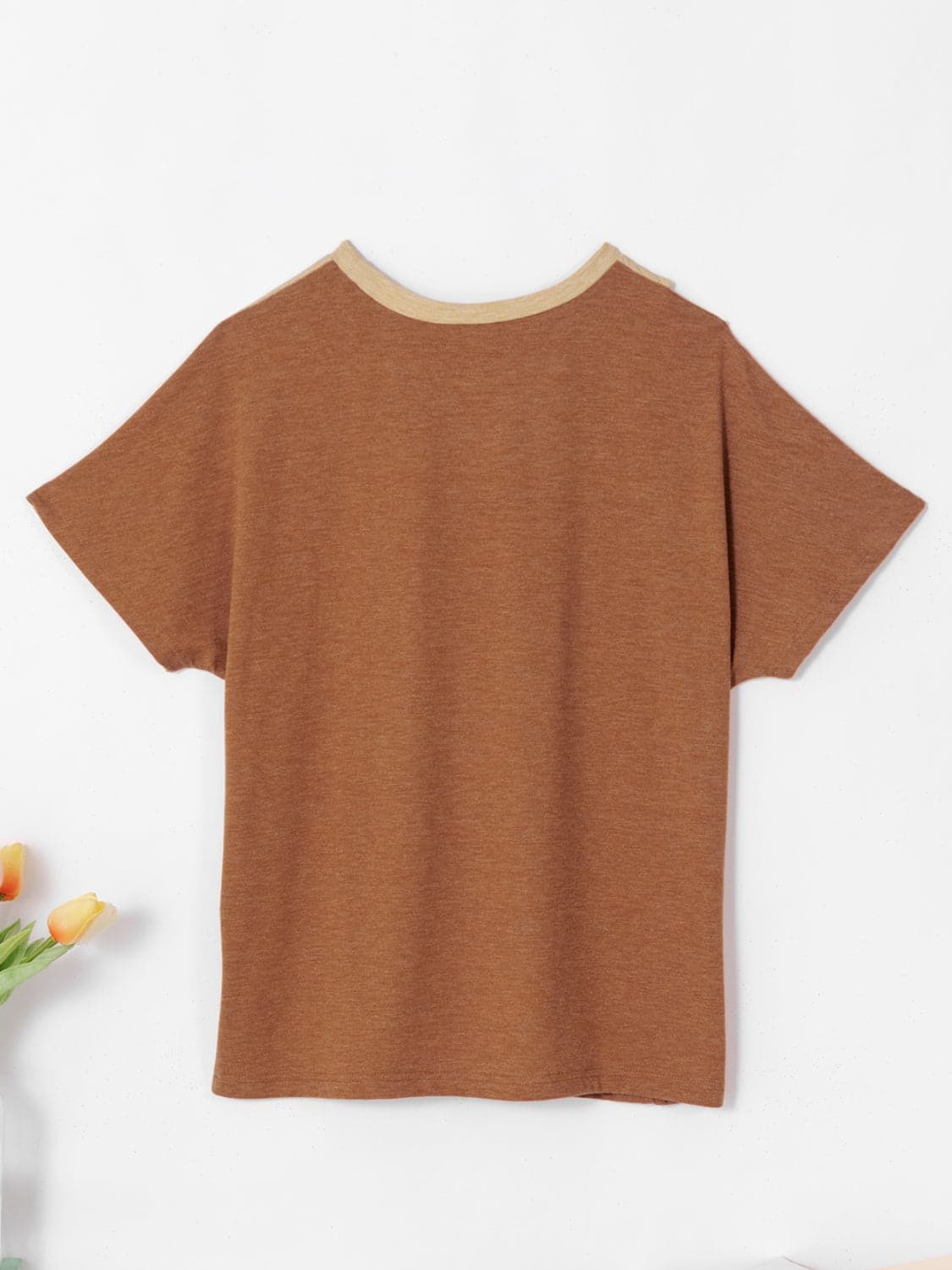 Contrast Round Neck Short Sleeve T-Shirt.