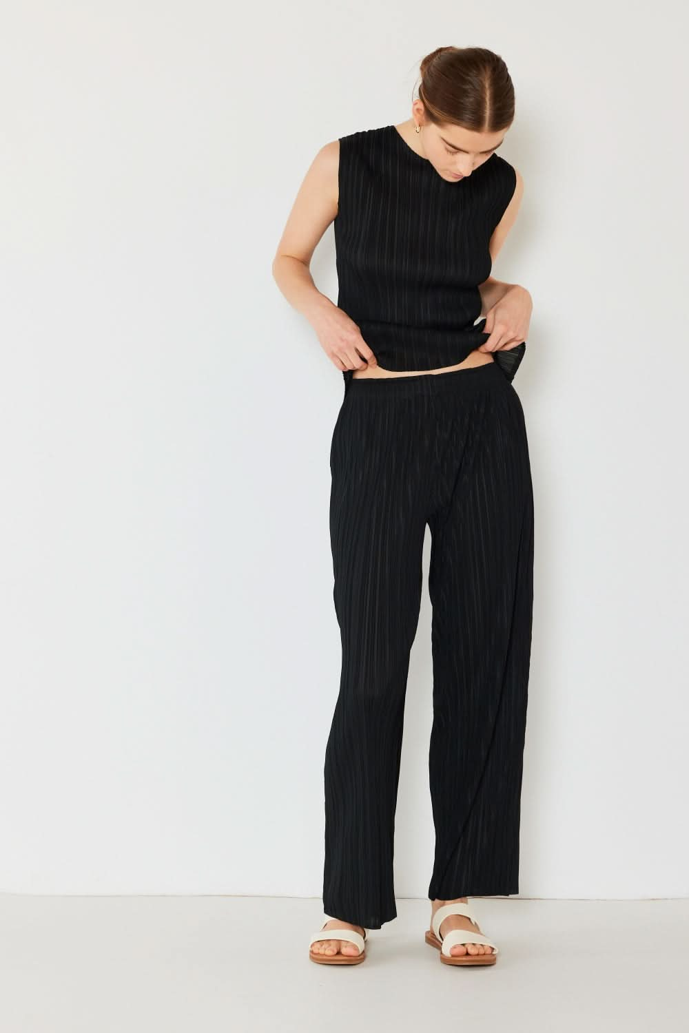 Elegant Pleated Elastic-Waist Straight-Leg Pants for Versatile Styling