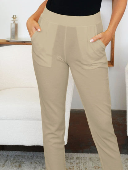 High-waisted skinny pants with pockets