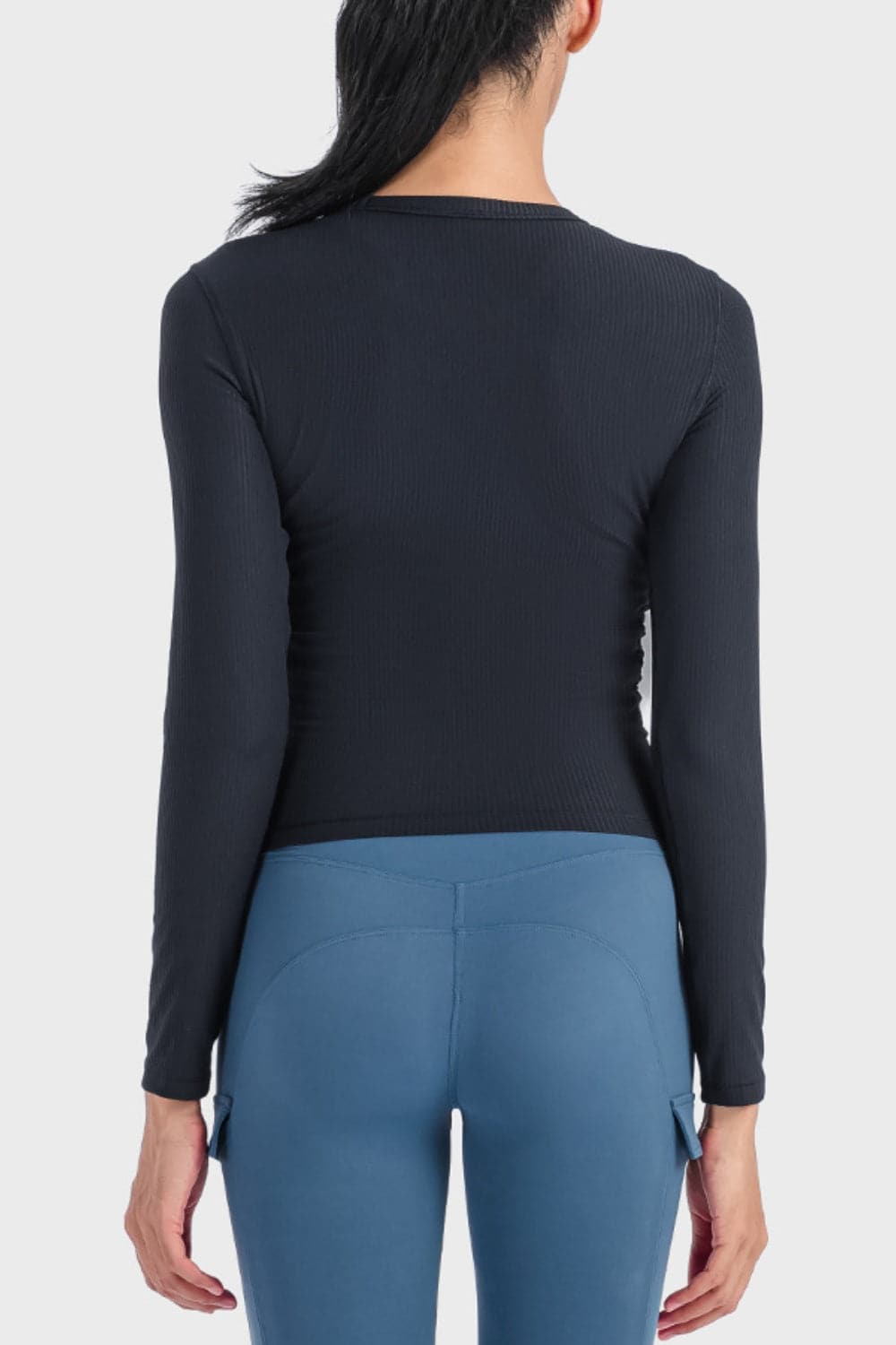 Round Neck Long Sleeve Sports Top.