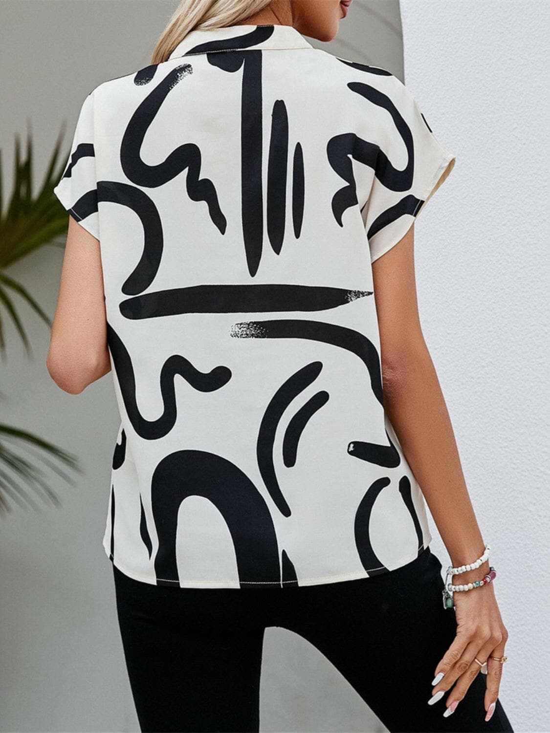 Printed Notched Short Sleeve Blouse.