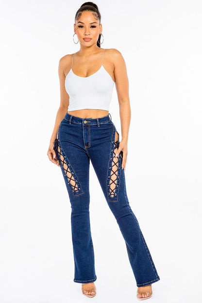 Lace-up high-rise jeans for a chic look