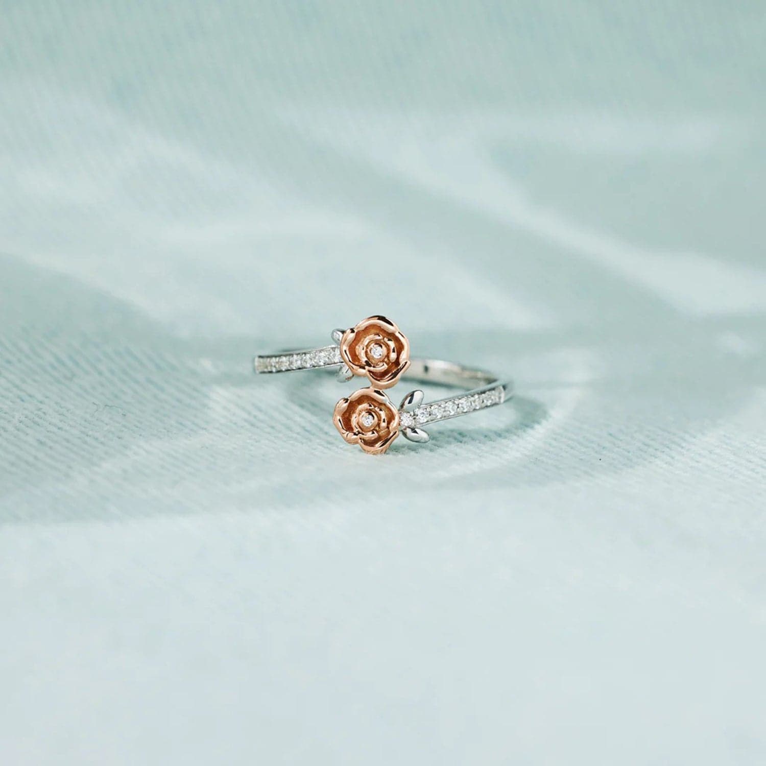 Rose Shape Inlaid Zircon Bypass Ring.