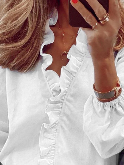 Chic ruffled v-neck blouse with long sleeves