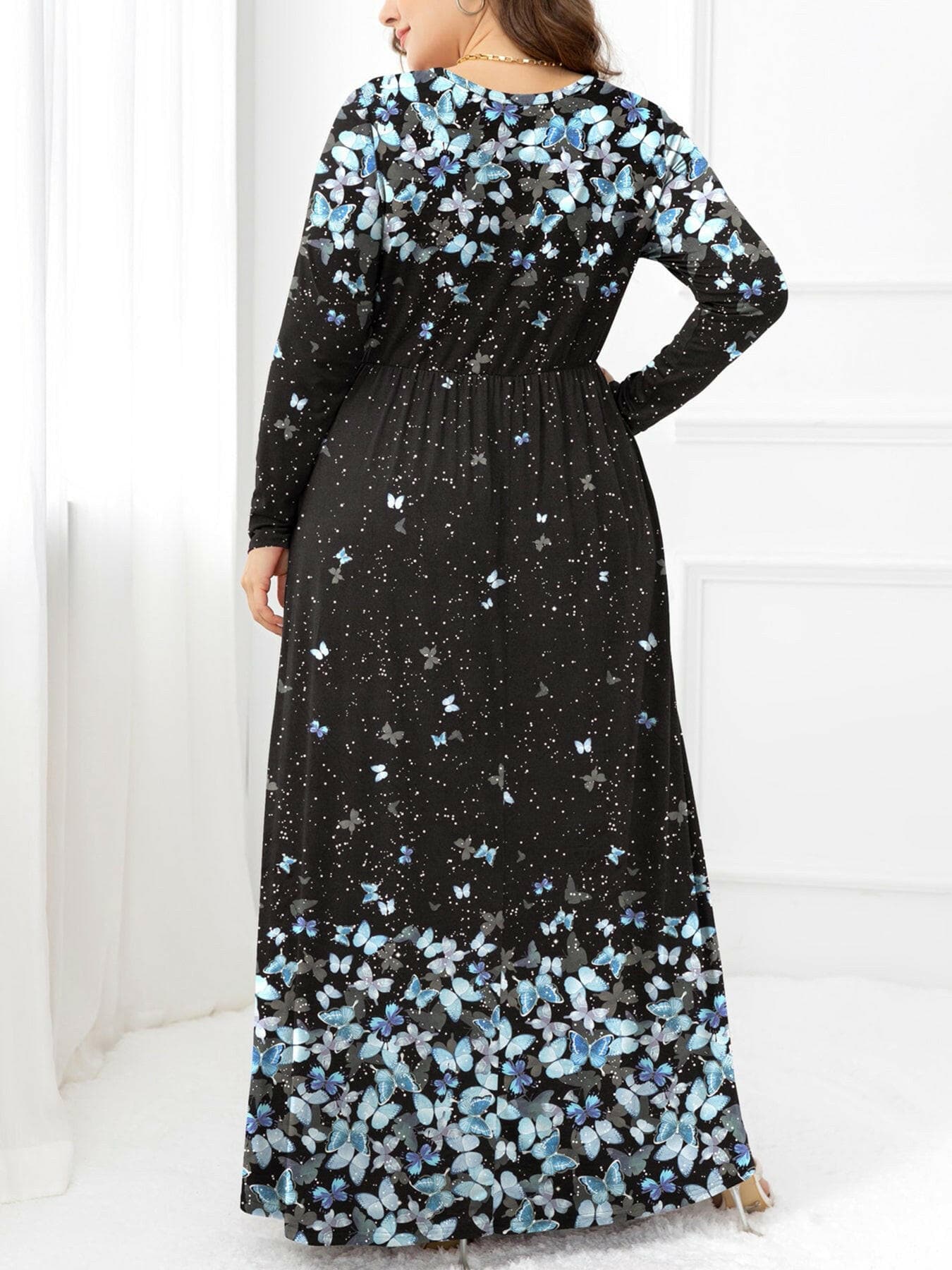 Plus Size Round Neck Maxi Dress with PocketsStay Stylish and Comfortable with Our Plus Size Round Neck Maxi Dress
 
 
Style: Casual
 
Neckline: Round neck
 
Length: Maxi
 
Features: Basic style with A-line hemLove Salve Size Round Neck Maxi Dressplus