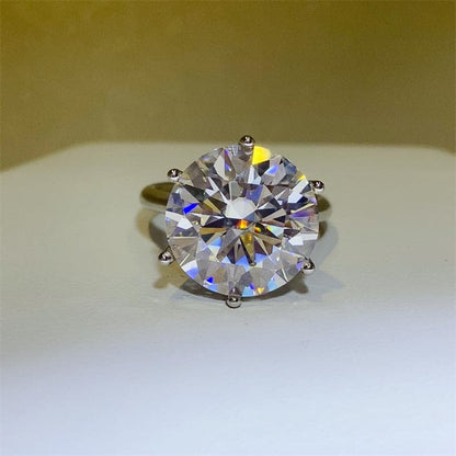 10 Carat Moissanite 925 Sterling Silver Ring.