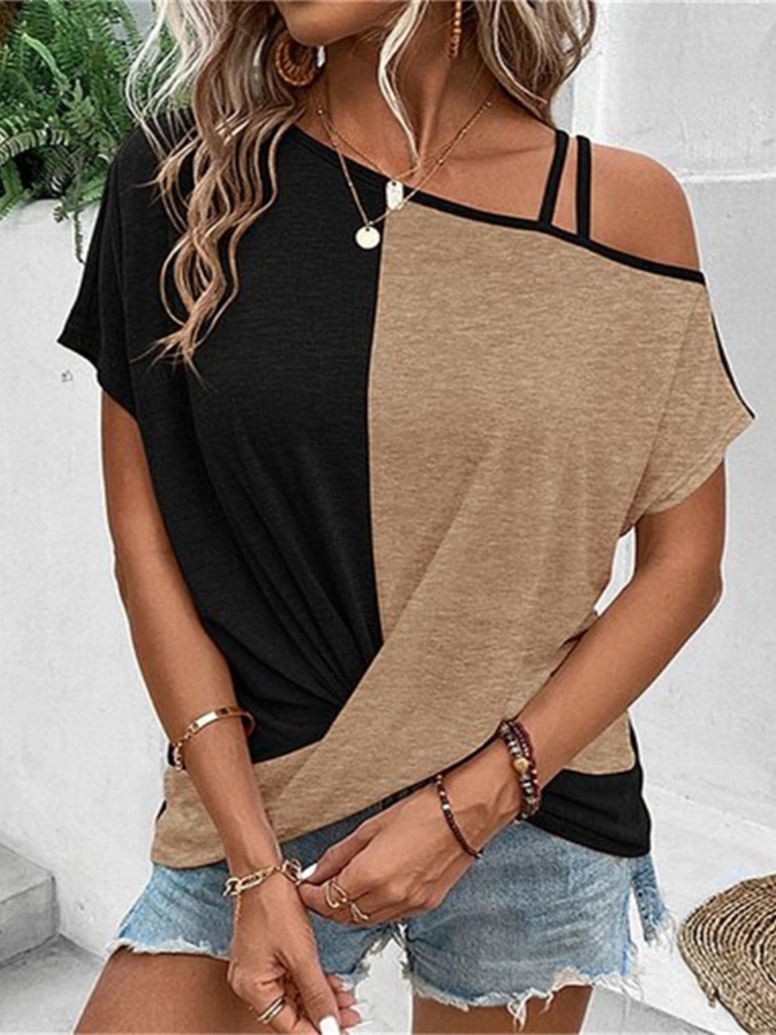 Contrast Asymmetrical Neck Short Sleeve T-Shirt.