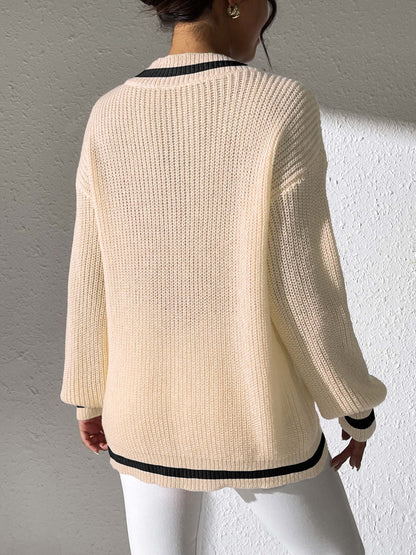 Chic contrast trim v-neck sweater for effortless style