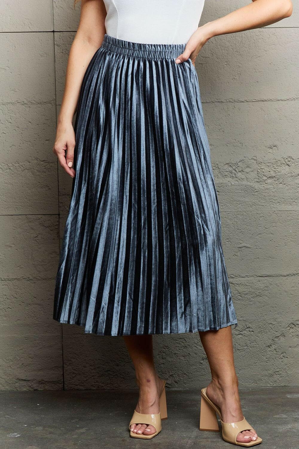 Ninexis Accordion Pleated Flowy Midi Skirt.