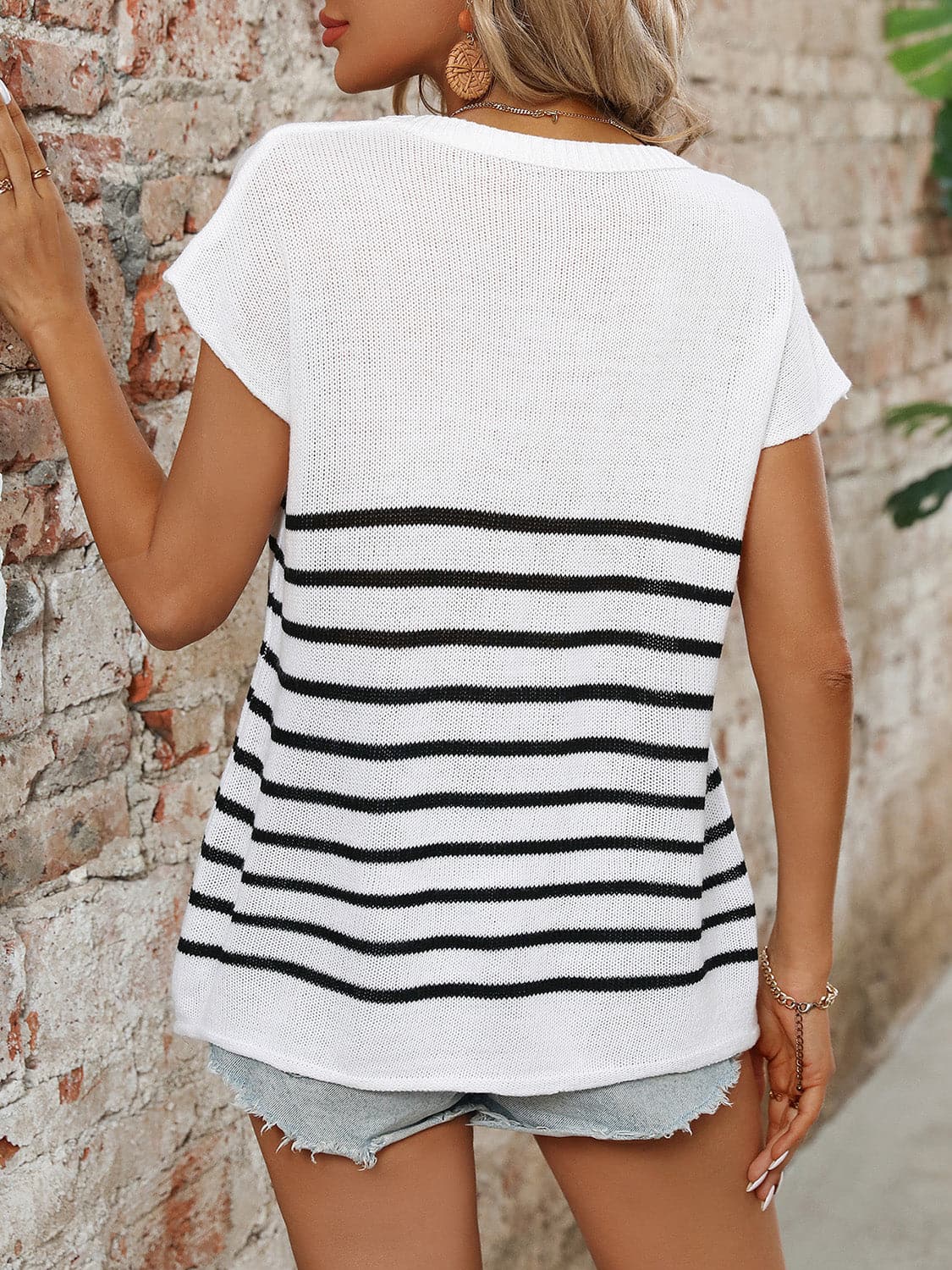 Striped Round Neck Short Sleeve Knit Top.