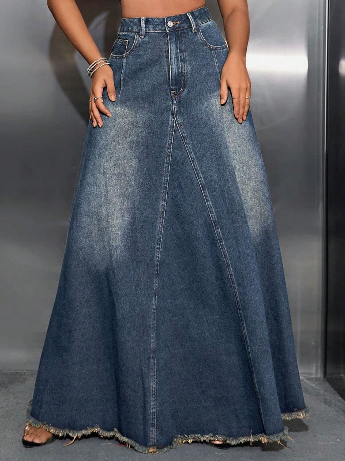 Raw Hem High Waist Denim Skirt with PocketsFeatures: Raw Hem
Stretch: No stretch
Material composition: 85% cotton, 15% polyester
Care instructions: Machine wash cold. Tumble dry low.
Imported


Size
US
Waist
Love Salve Raw Hem High Waist Denim SkirtSkirts