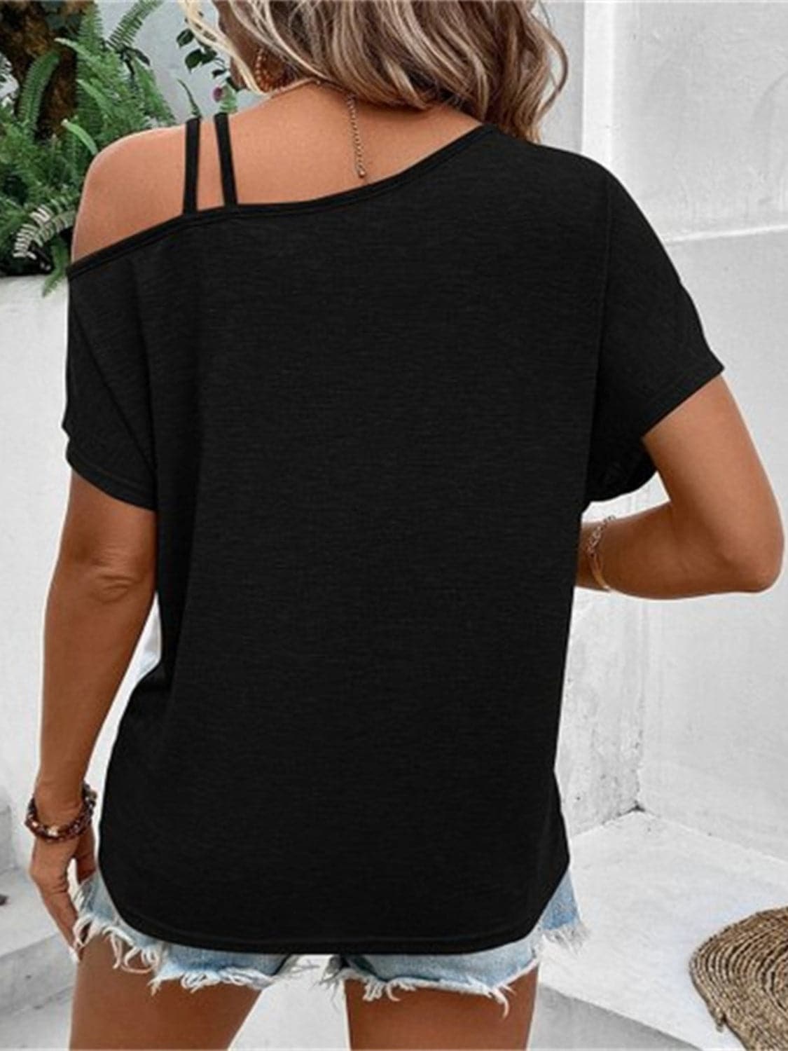 Contrast Asymmetrical Neck Short Sleeve T-Shirt.