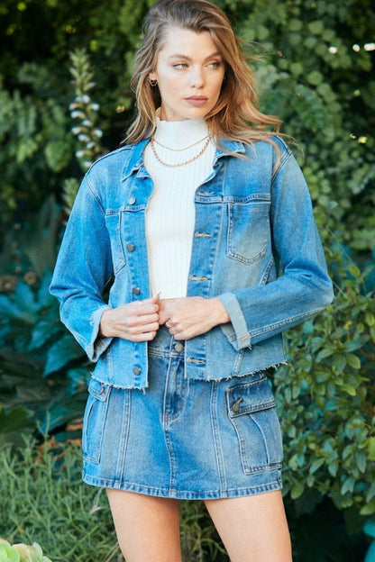 Veveret Button Up Raw Hem Denim JacketVeveret Button Up Raw Hem Denim Jacket
 Upgrade Your Style with the Veveret Button Up Raw Hem Denim Jacket. This jacket is not just a piece of clothing; it’s a stateLove Salve Raw Hem Denim Jacketusa