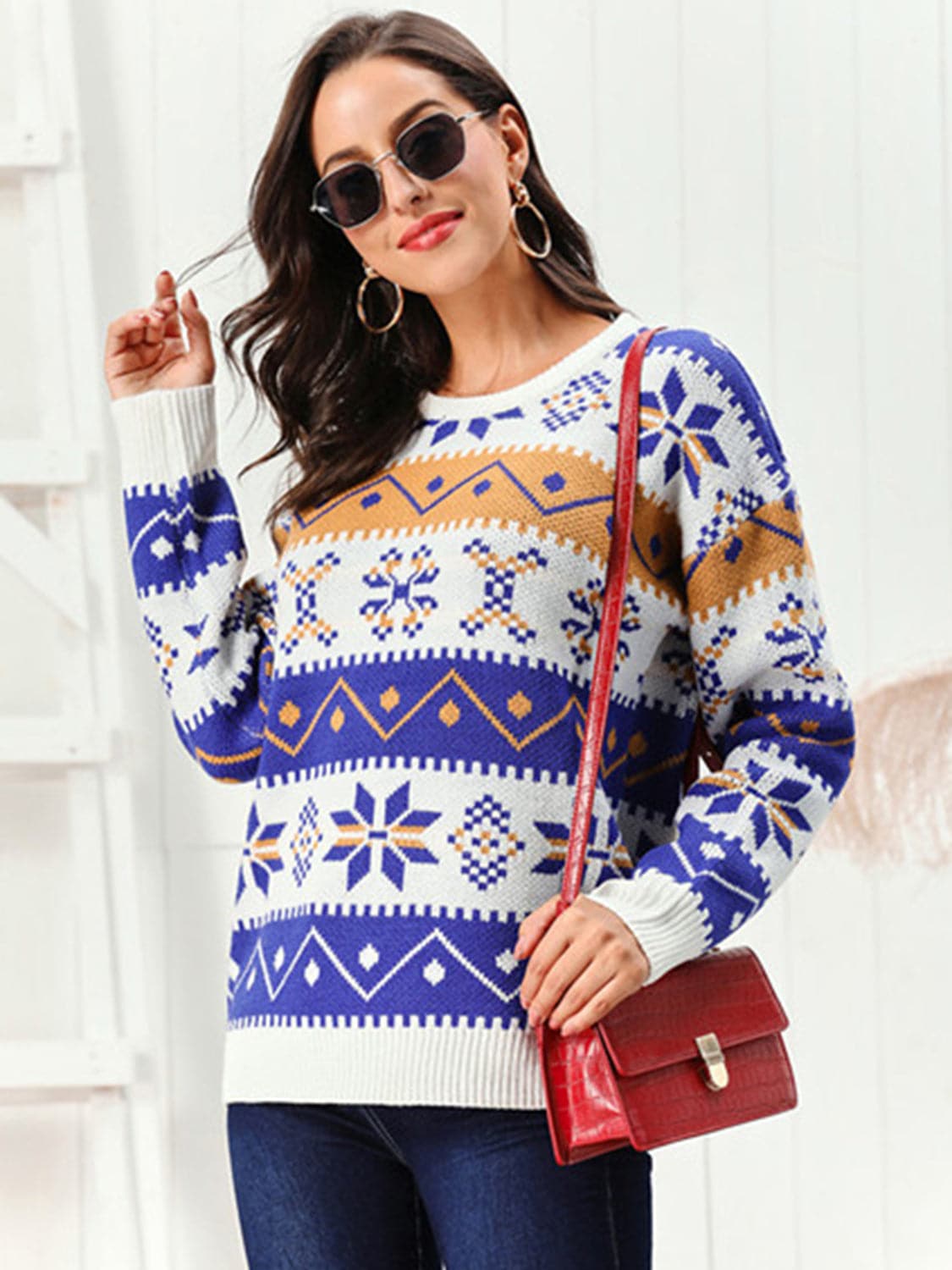 Snowflake Pattern Round Neck Sweater.