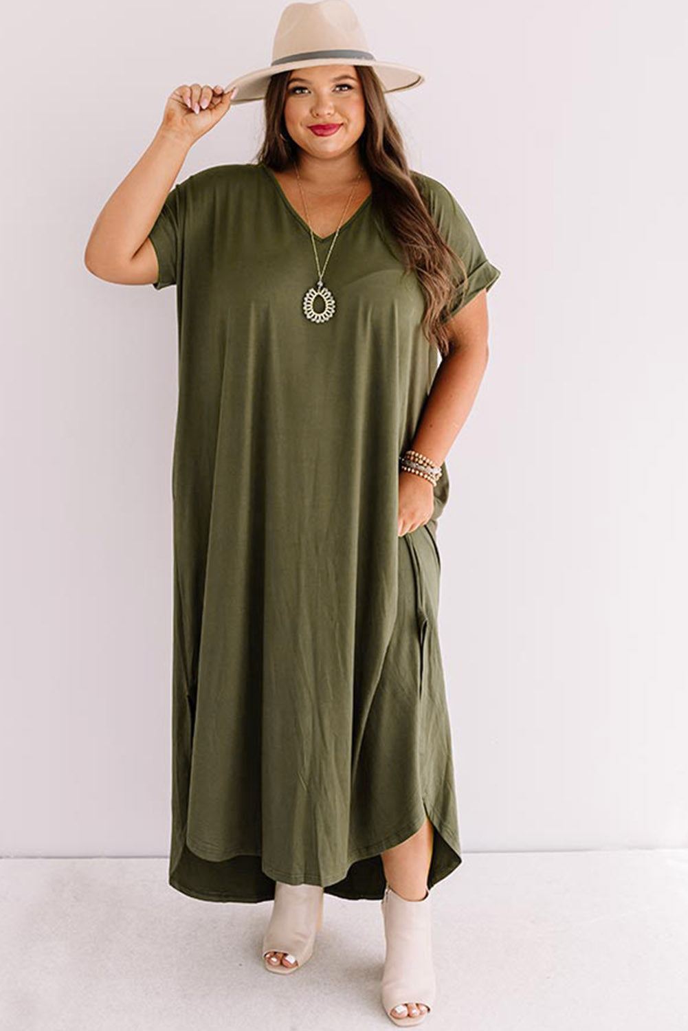 Vibrant Green Plus Size V-Neck Maxi Dress with Rolled Cuffs and Pockets