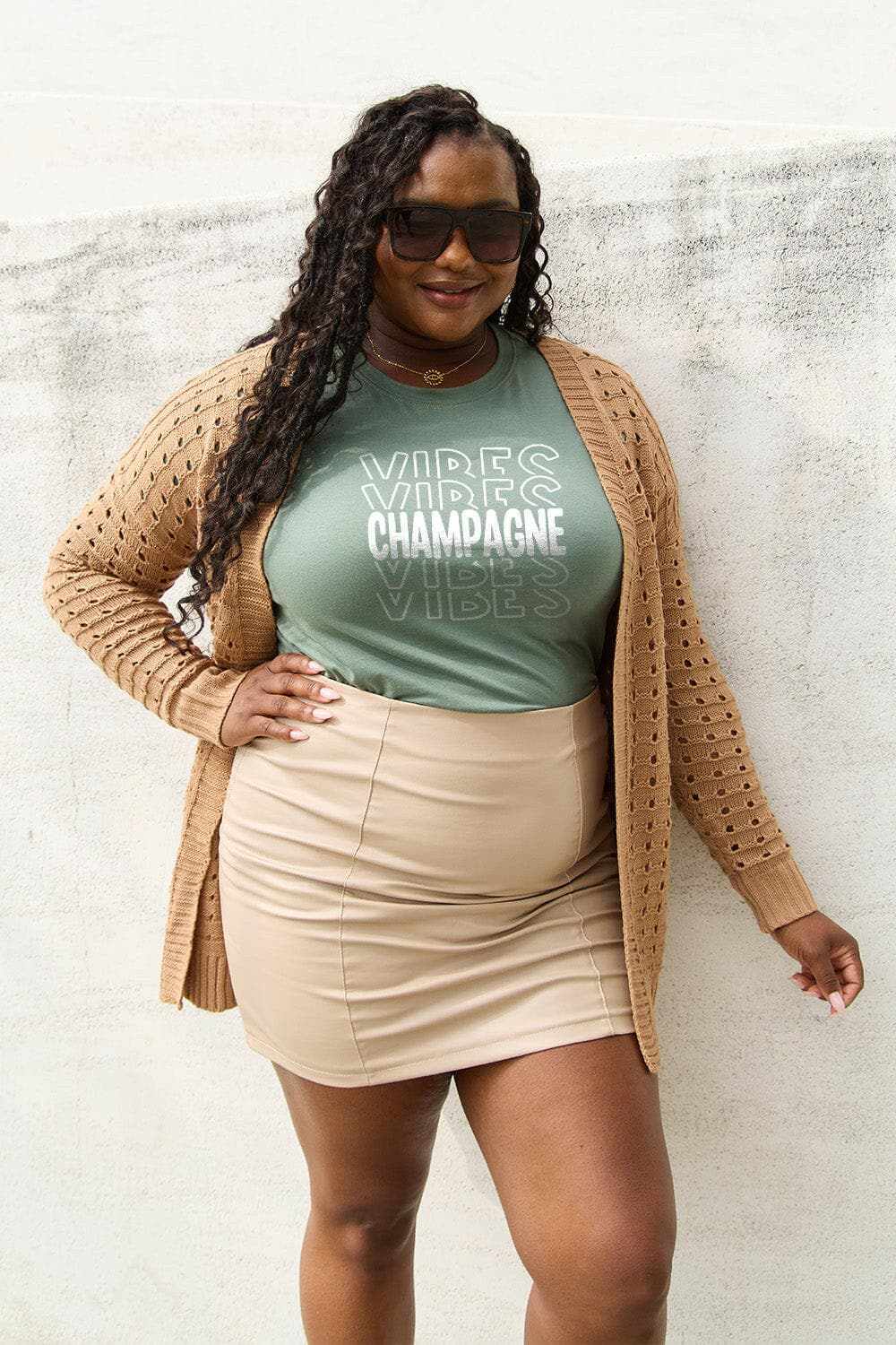 Champagne vibes tee - soft cotton - Love Salve 