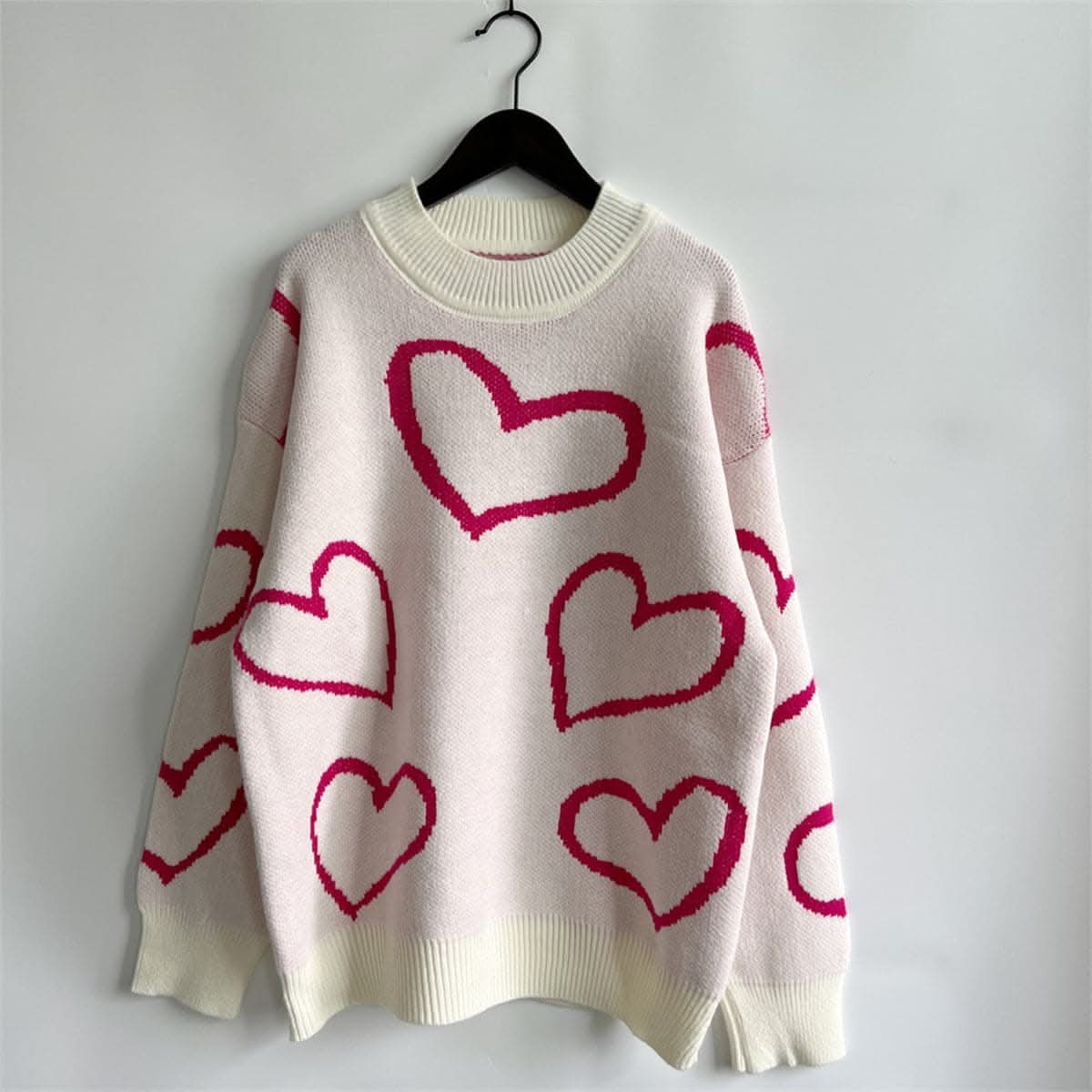 Charming heart print pullover 