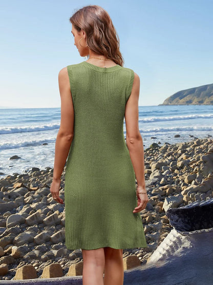 Chic Sleeveless V-Neck Dress With Pockets for Effortless Style 