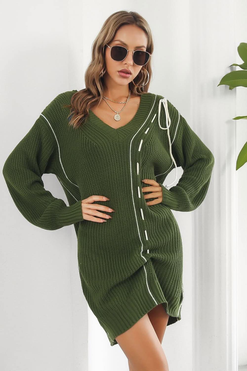 Chic V-neck sweater dress in mini length 