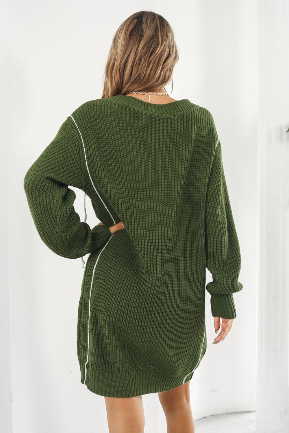 Chic V-neck sweater dress in mini length 
