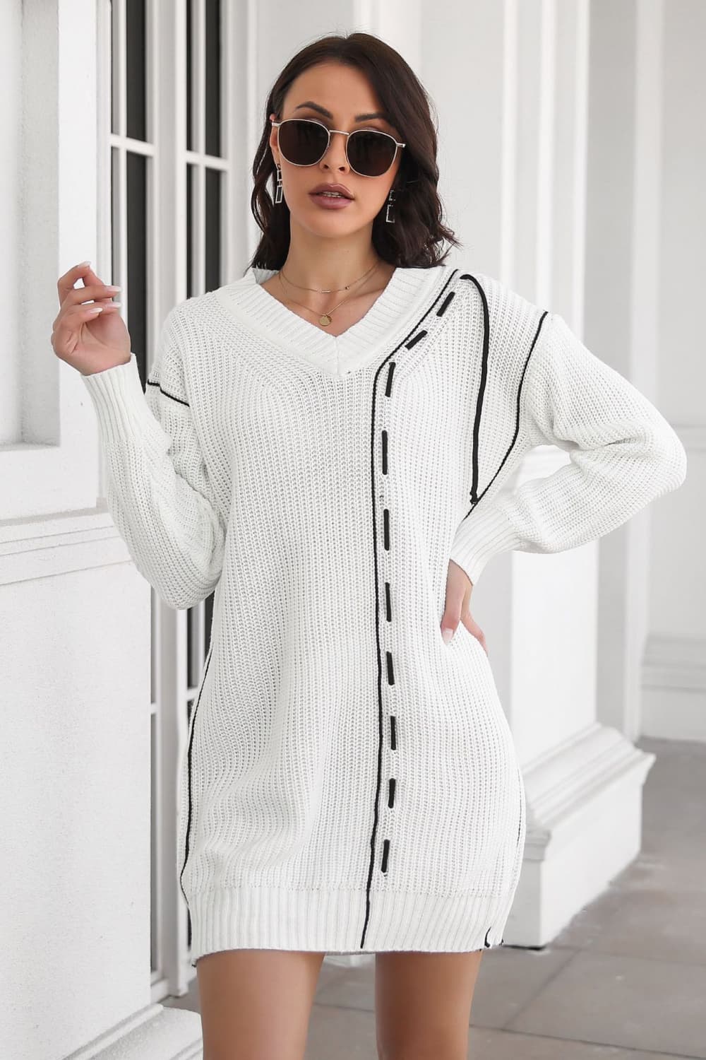 Chic V-neck sweater dress in mini length 