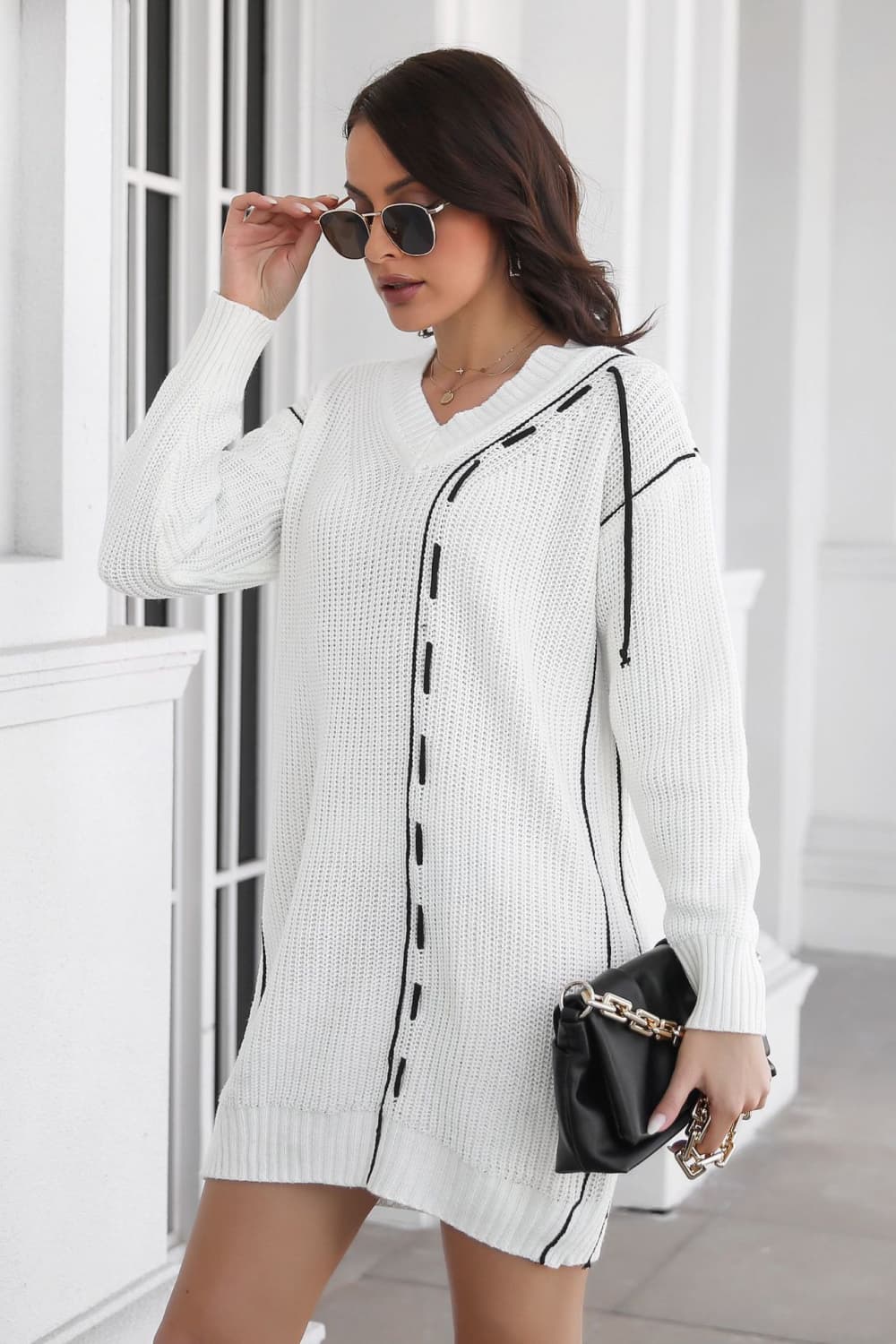 Chic V-neck sweater dress in mini length 