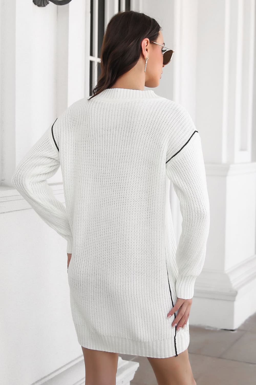 Chic V-neck sweater dress in mini length 