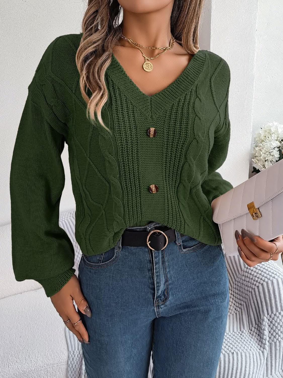 Chic buttoned v-neck cable-knit sweater 
