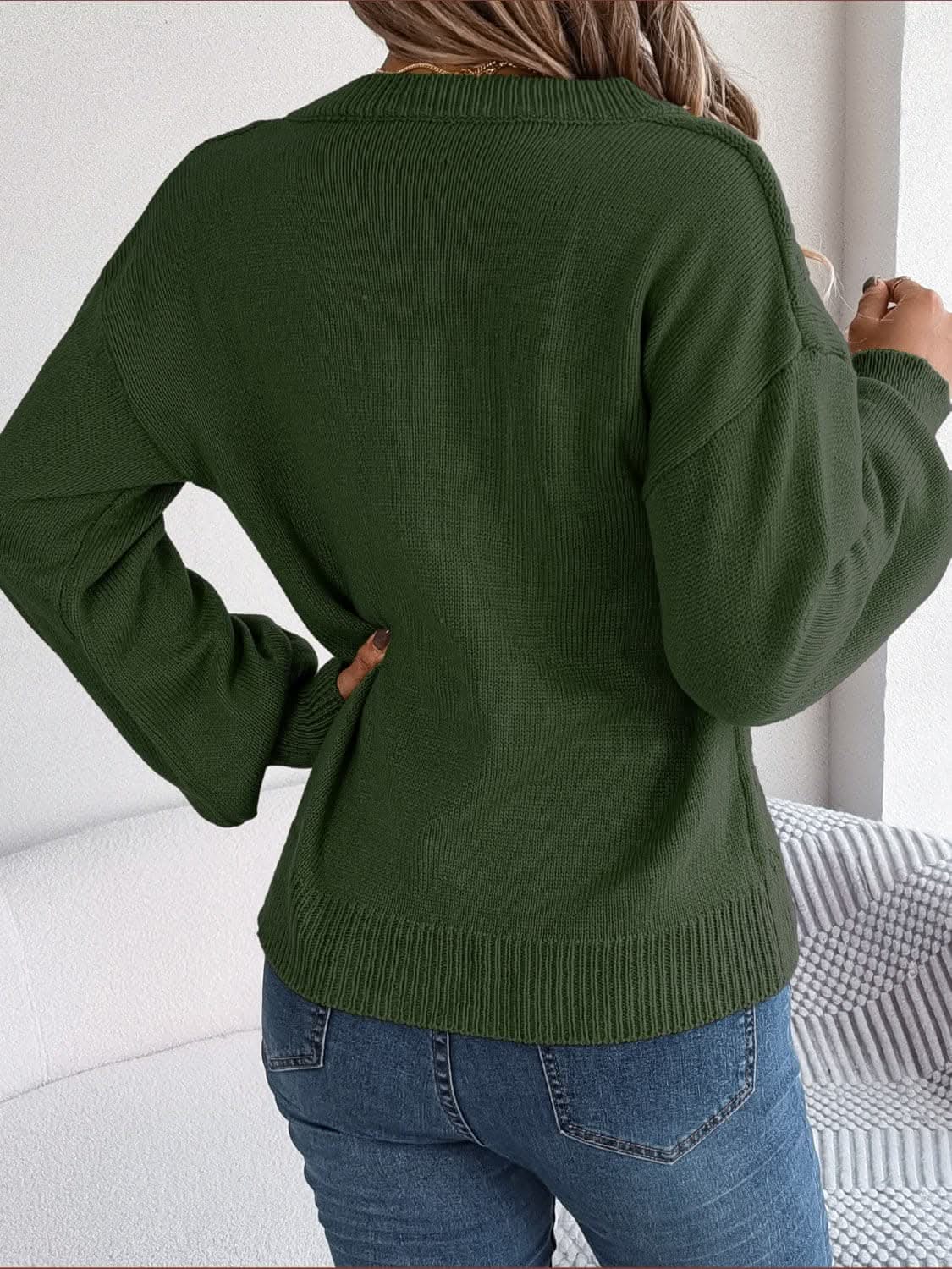Chic buttoned v-neck cable-knit sweater 