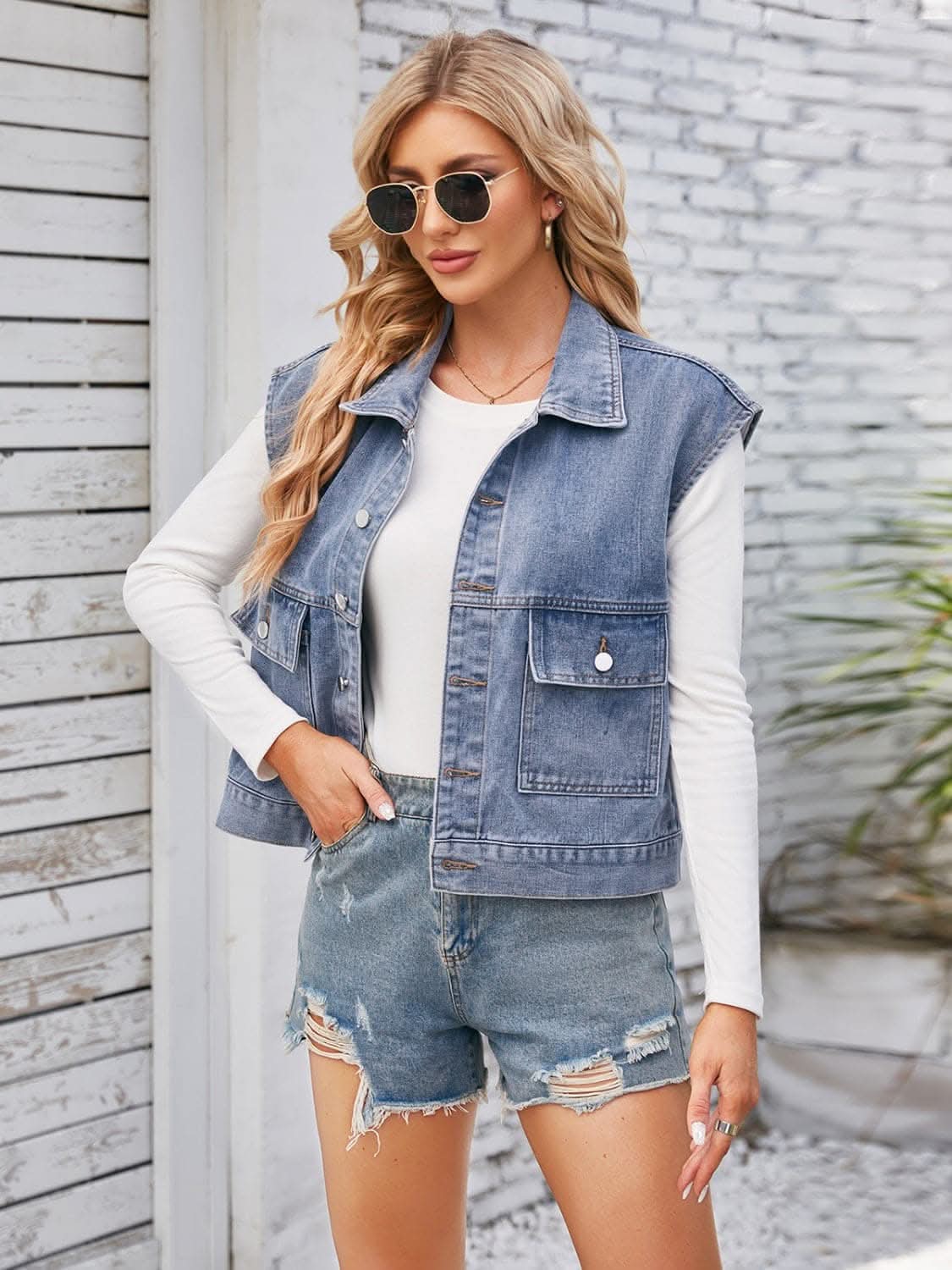 Chic denim jacket with cap sleeves 
