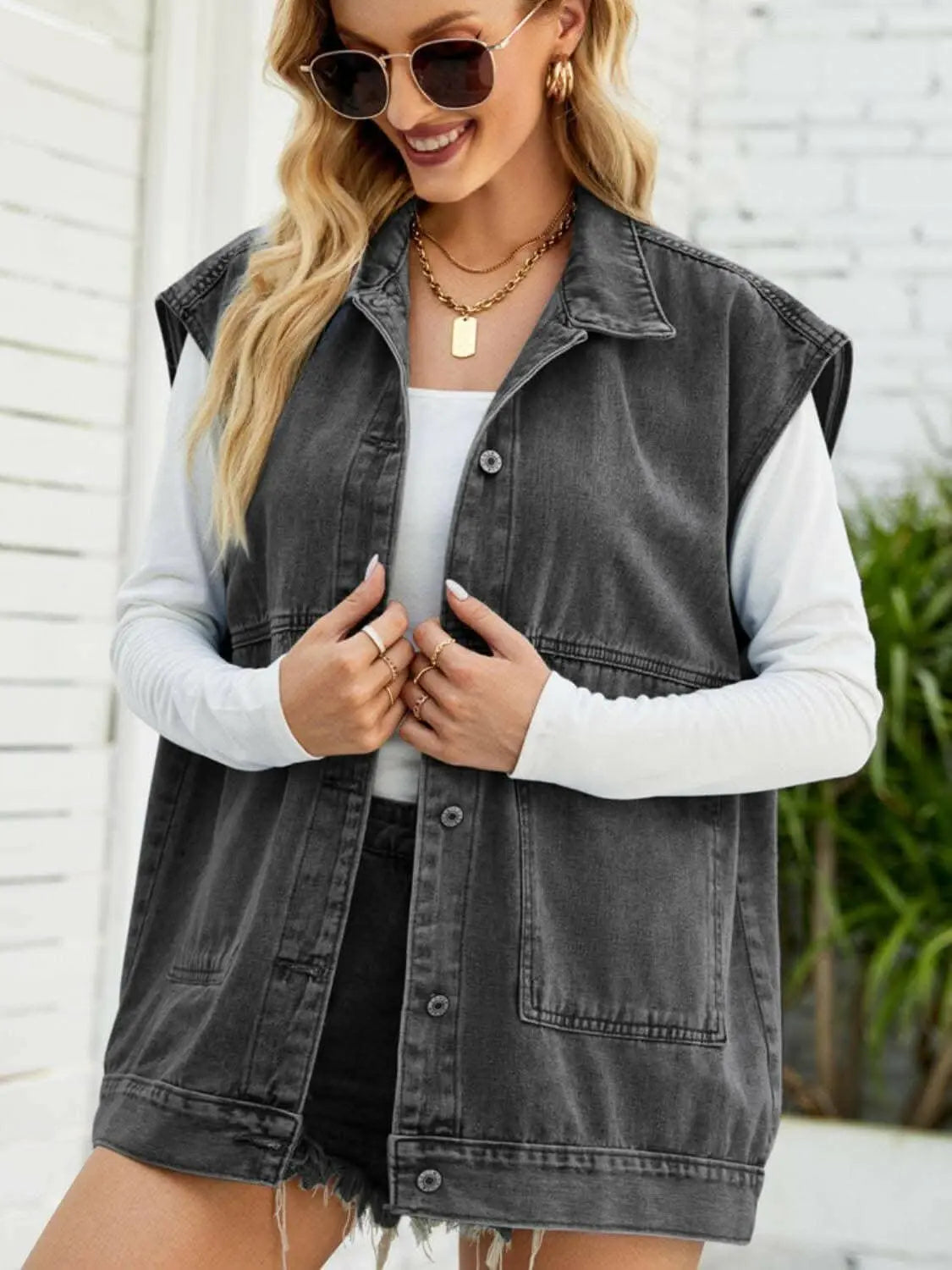 Chic denim sleeveless top with pockets - Love Salve 