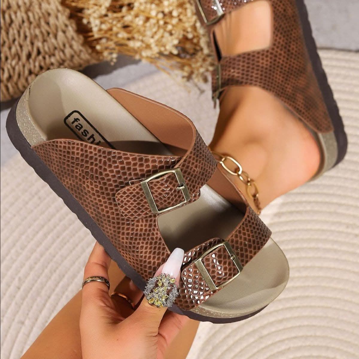 Chic flat buckle sandals in pu leather 