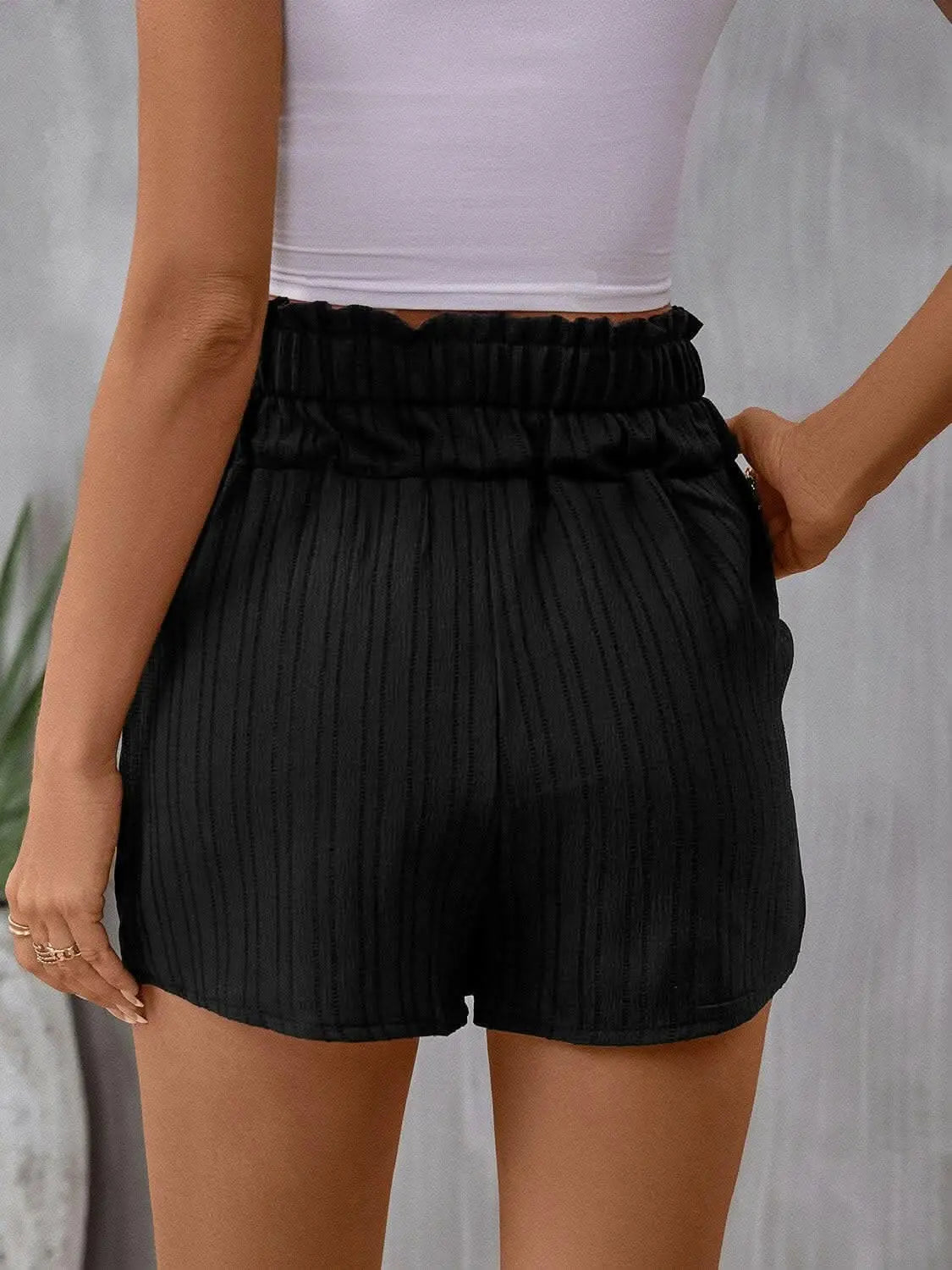 Chic high rise shorts with pockets - Love Salve 
