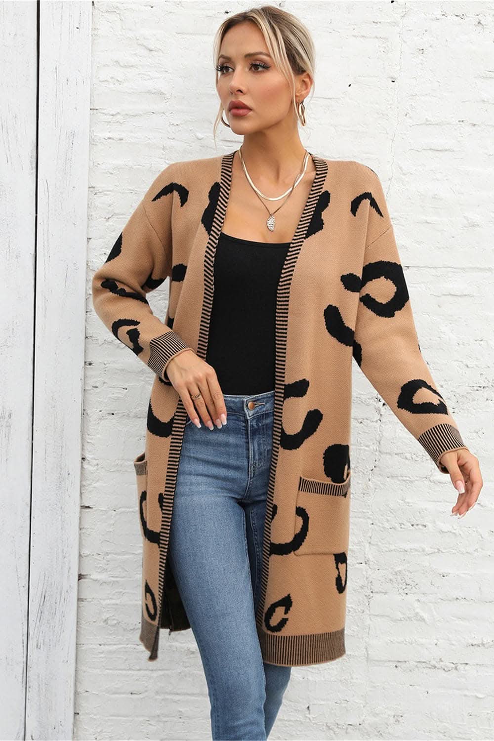 Chic leopard print cardigan with pockets 
