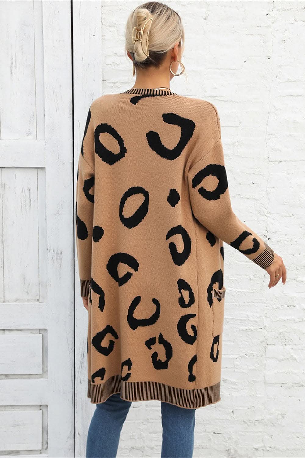 Chic leopard print cardigan with pockets 